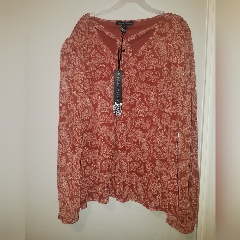Women top design with flowers